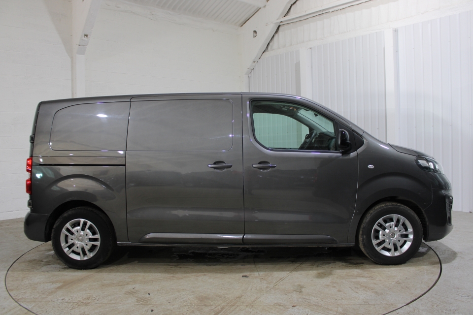 VAUXHALL VIVARO 