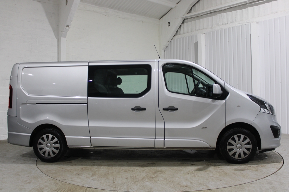 VAUXHALL VIVARO 